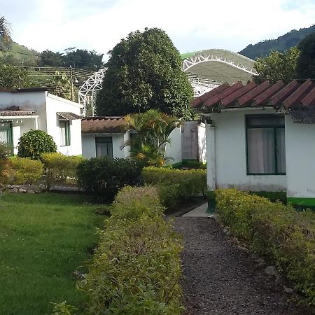 Servituristicos La Esmeralda Hotel Santa Maria Ngoại thất bức ảnh
